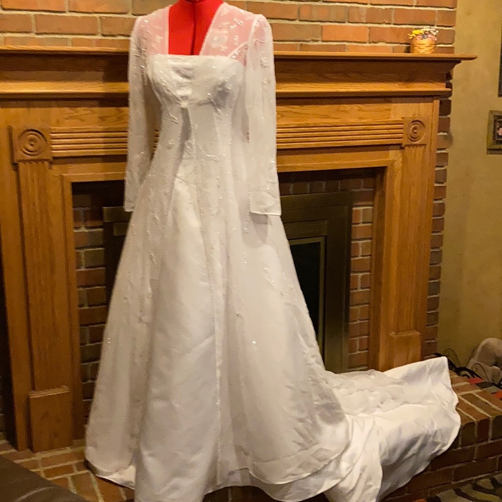 EUC sz 10 2pc bridal gown and chiffon jacket - Picture 2 of 12